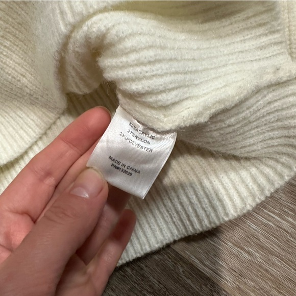 Remi x REVOLVE Lindsay Off-Shoulder White Sweater 0X - Picture 4 of 5